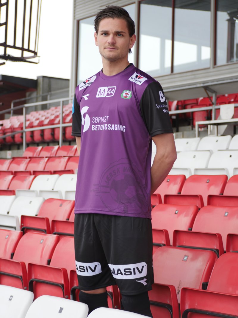 Robert Undheim i kul reservedrakt!