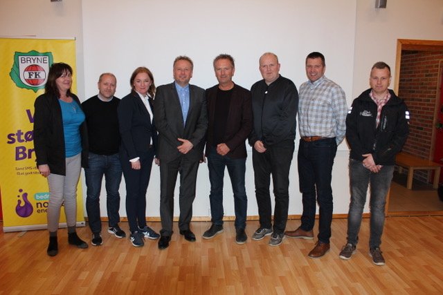 Nytt styre f.v: Trude Gustavsen, Bjørn Reiten, Eli Ulveseter, Øyvind Hegelstad (nestleder), Nils Steinsland (leder), Leif Ingvar Undheim, Hans Olav Frette og Leif-Tore Mellemstrand.