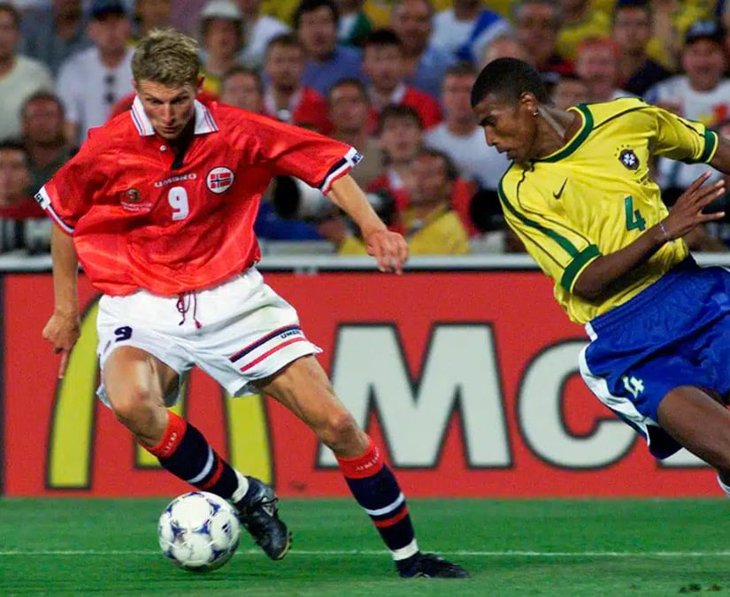 Tore André Flo deler sine erfaringer på næringslivslunsjen.