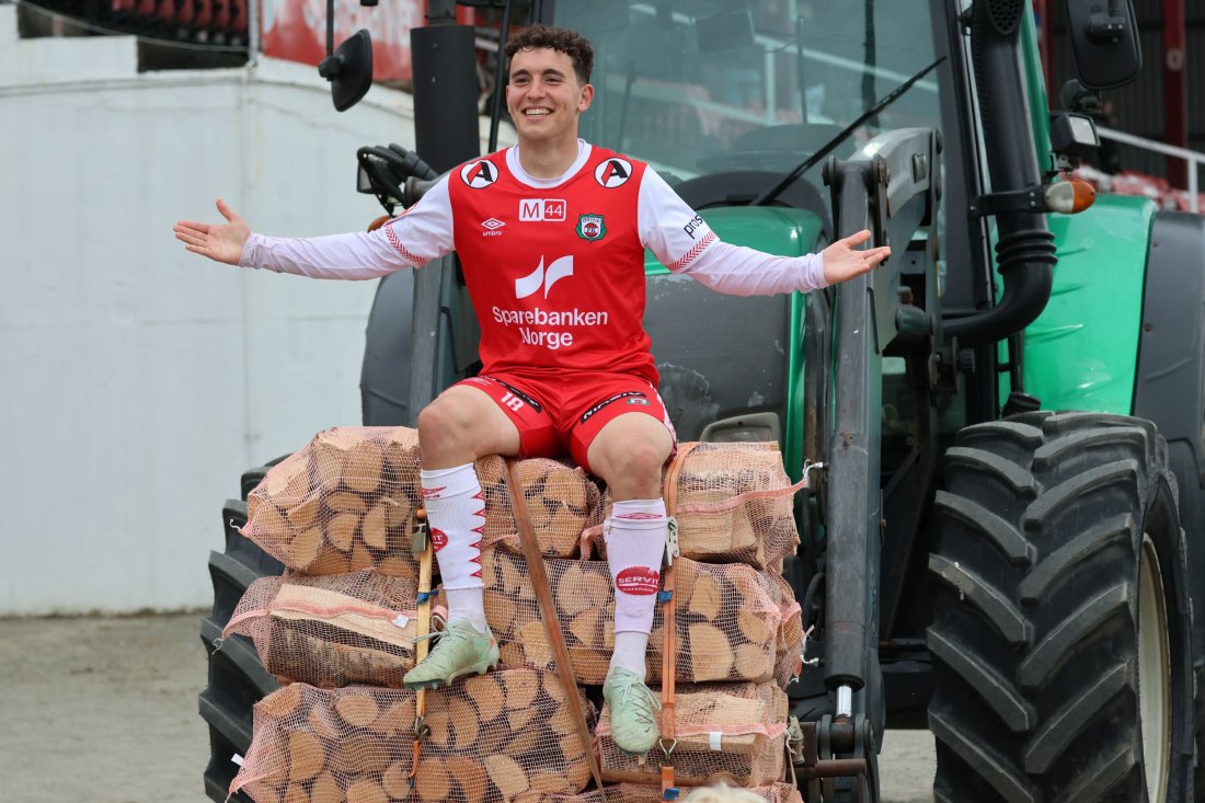 Duarte Moreira ble kåret til banens beste og vant en palle med ved fra David Njå.