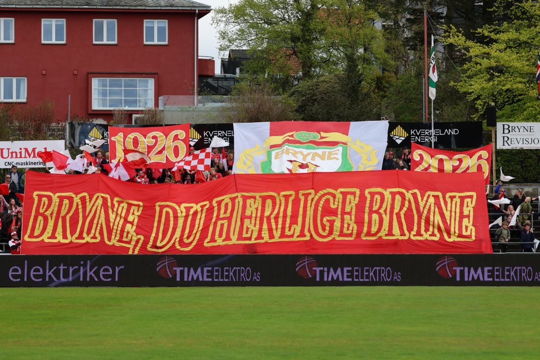 Bondehæren med imponerende TIFO mot Strømmen som var en hyllest til klubben som fyller 100 år.