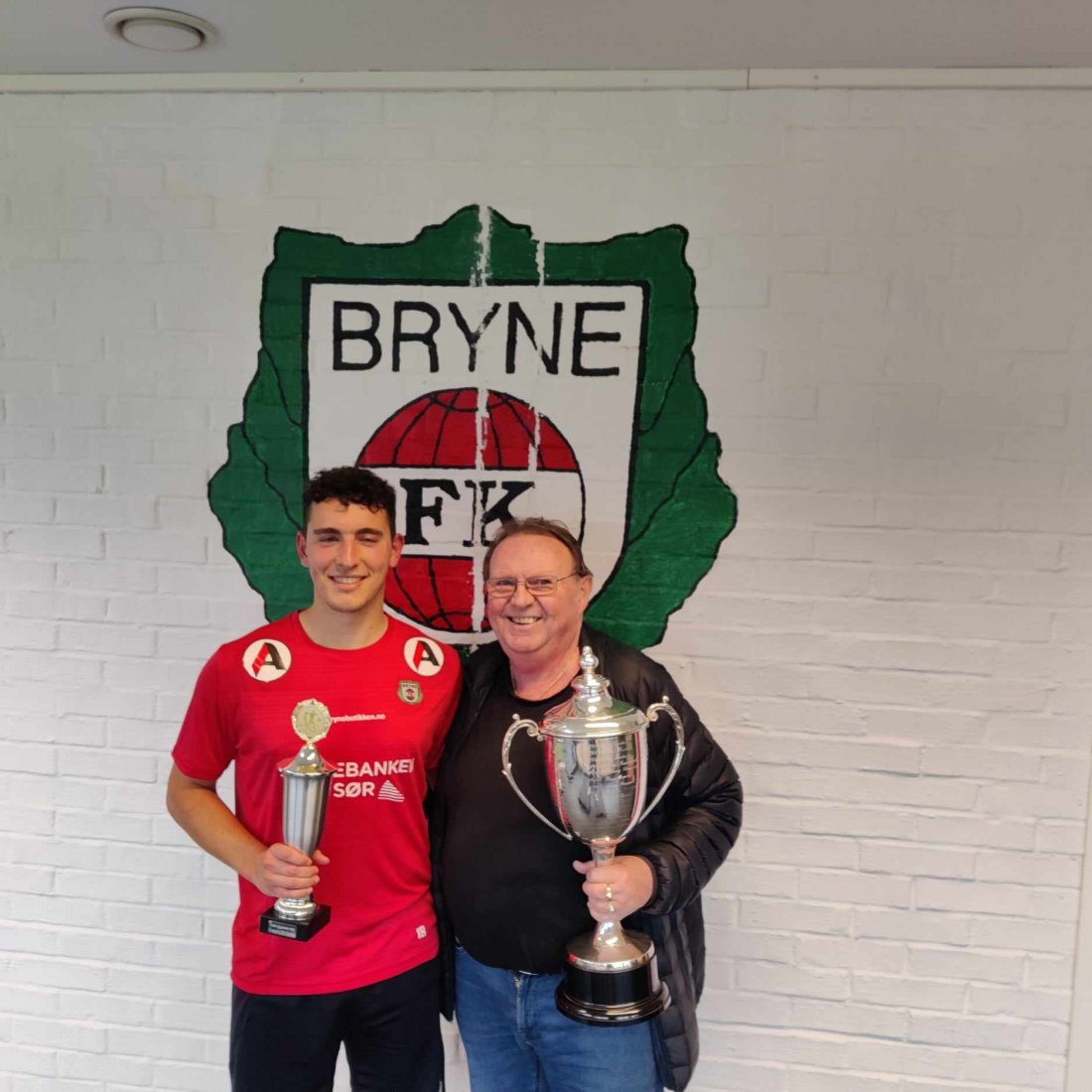 Duarte Moreira fikk beste spiller-prisen av supportergruppa Bædi.