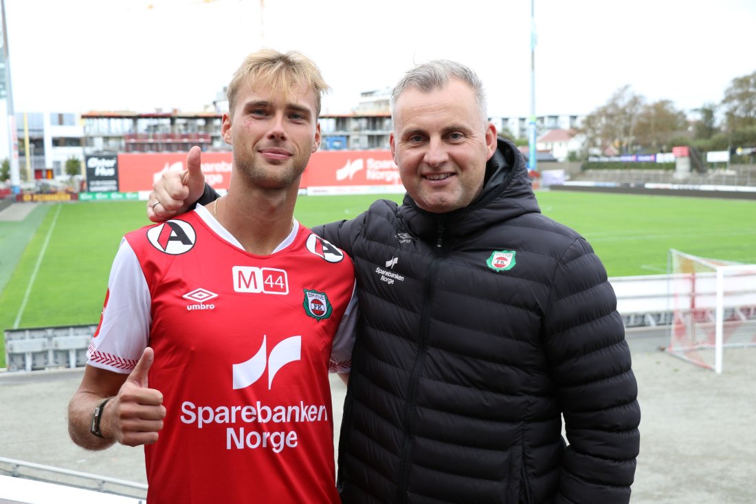 Roger Eskeland er svært glad for å hente Magnus Rets Grødem hjem til Bryne.