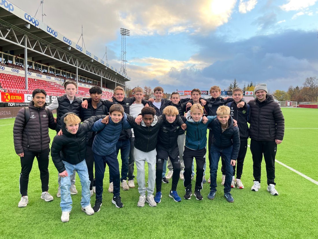 Gruppebilde etter 6-3 seier mot Tromsø på Romssa Arena.