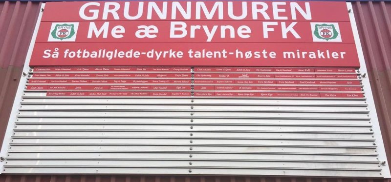 Grunnmuren utenfor Bryne Stadion.