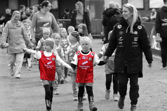 Festhelg og fotballtrøyerebus